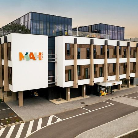 Mah Hotel Saint-Ghislain Exteriör bild